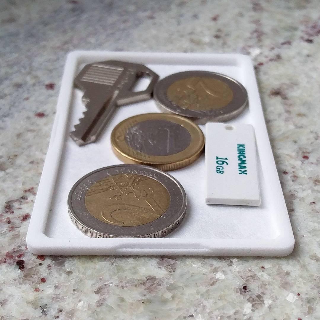 What to do with coins in a minimalist wallet - Slim Wallet Junkie